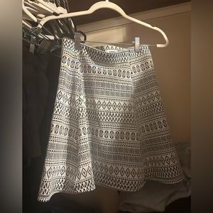 Garage black and white skirt🖤